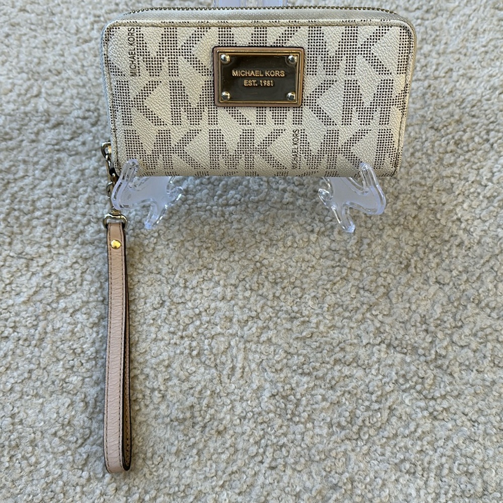 MK Signature Logo Long Wallet / Wristlet - Picture 4 of 17